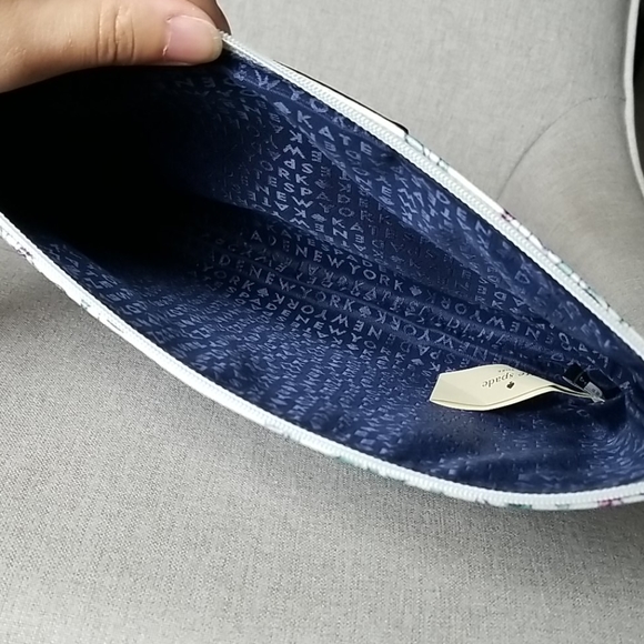 Kate Spade | Full Plume Asilablue Pouch - Picture 4 of 5
